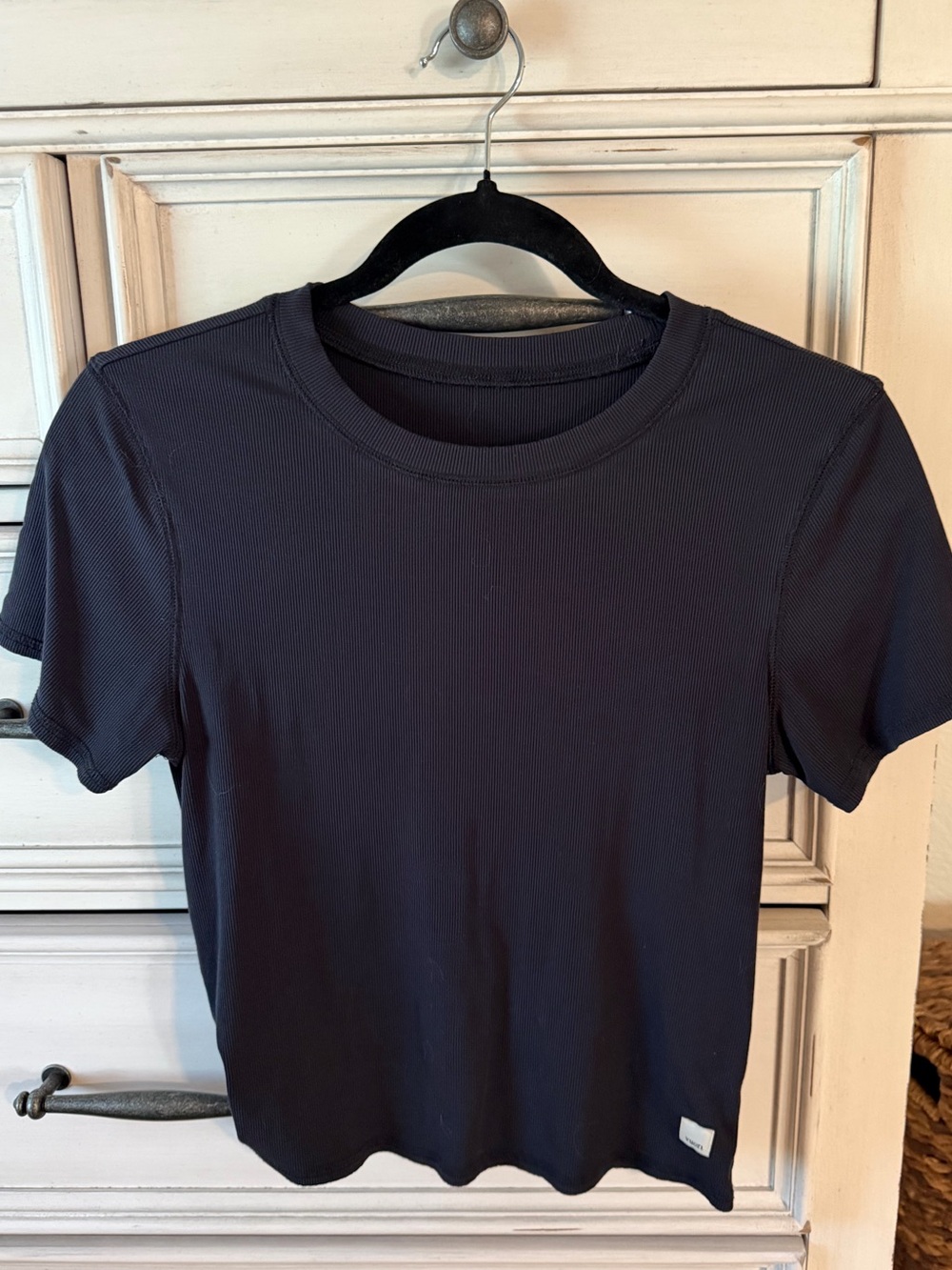 Vuori pose tee